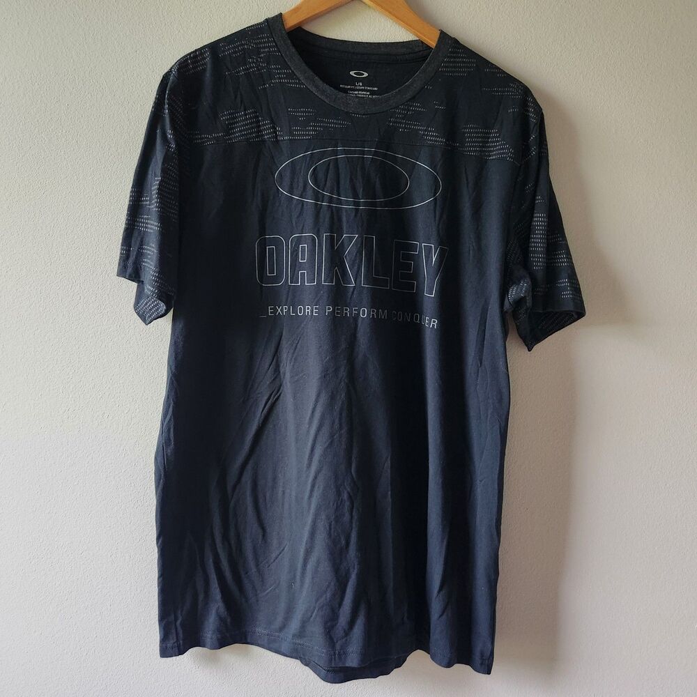 Oakley Men’s L Graphic T-Shirt Black Regular Fit Buckle Exclusive Logo Tee Y2K